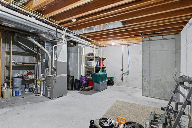 21106 W 190 Terrace, Spring Hill, KS 66083