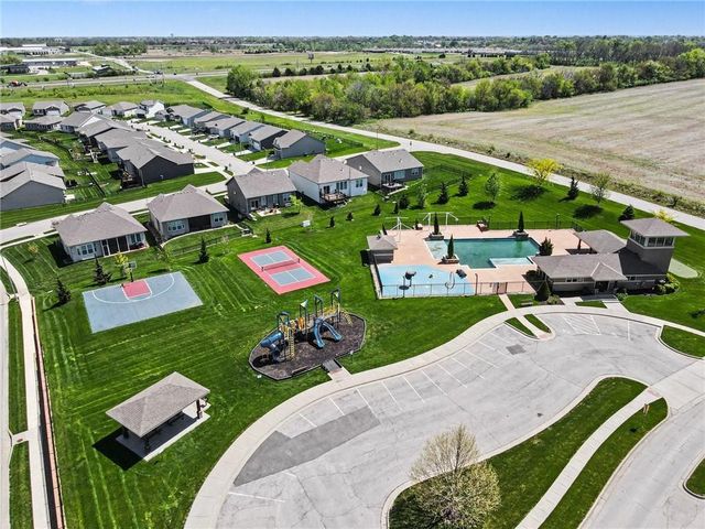 21106 W 190 Terrace, Spring Hill, KS 66083