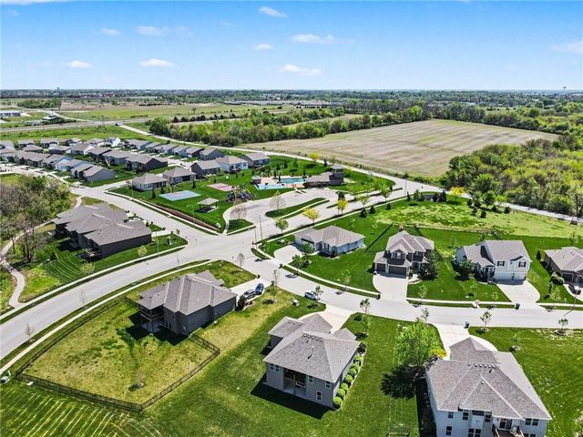 21106 W 190 Terrace, Spring Hill, KS 66083