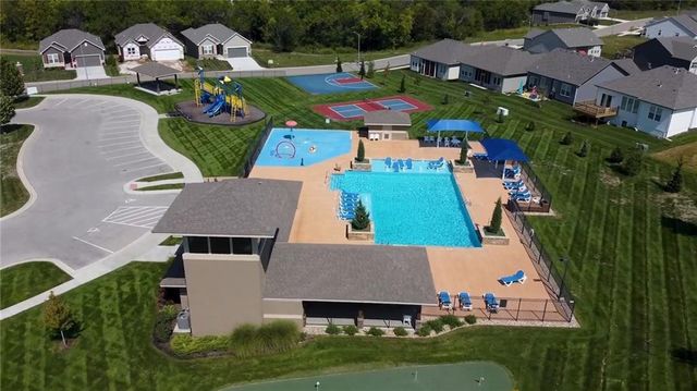 21106 W 190 Terrace, Spring Hill, KS 66083