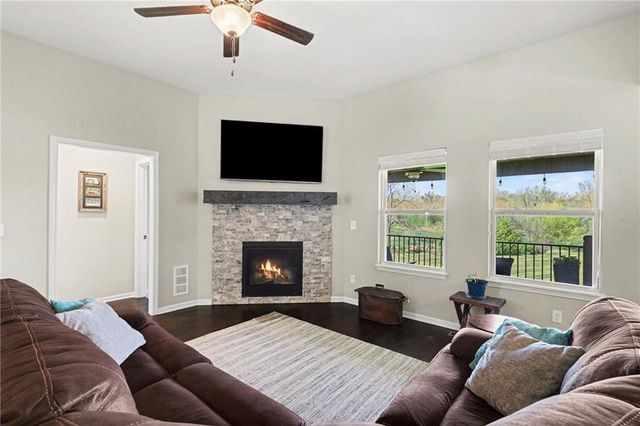 21106 W 190 Terrace, Spring Hill, KS 66083