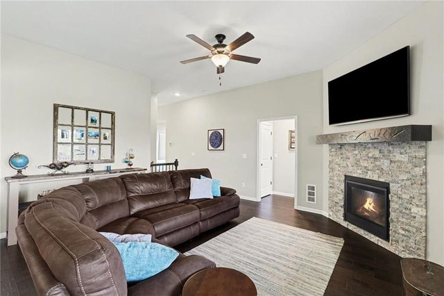 21106 W 190 Terrace, Spring Hill, KS 66083