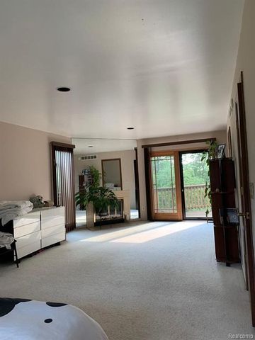 3266 Montmarte Circle, West Bloomfield, MI 48323