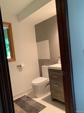 3266 Montmarte Circle, West Bloomfield, MI 48323