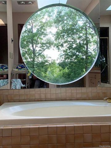 3266 Montmarte Circle, West Bloomfield, MI 48323