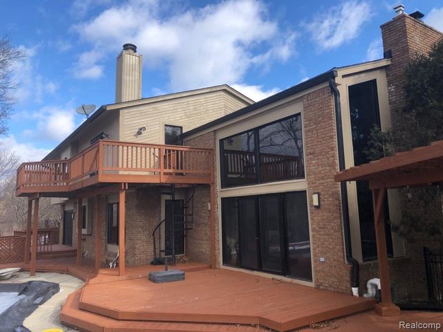 3266 Montmarte Circle, West Bloomfield, MI 48323