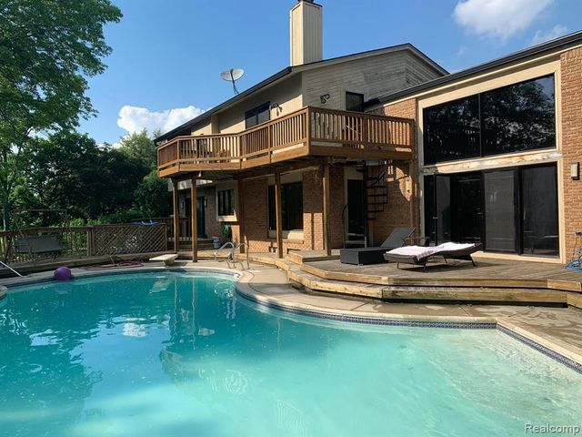 3266 Montmarte Circle, West Bloomfield, MI 48323