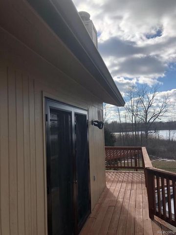 3266 Montmarte Circle, West Bloomfield, MI 48323