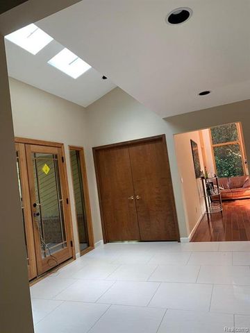 3266 Montmarte Circle, West Bloomfield, MI 48323