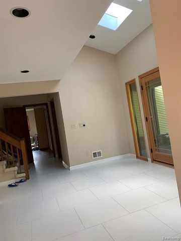 3266 Montmarte Circle, West Bloomfield, MI 48323