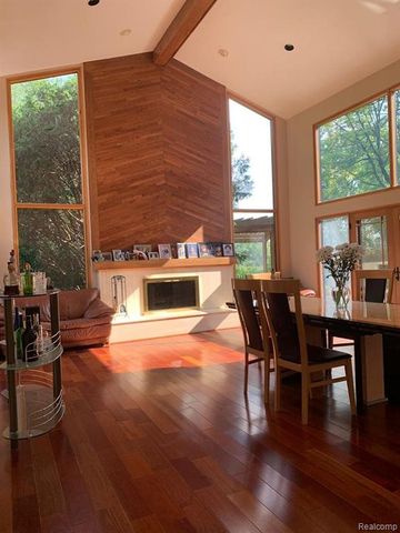 3266 Montmarte Circle, West Bloomfield, MI 48323