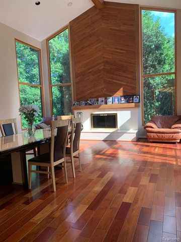 3266 Montmarte Circle, West Bloomfield, MI 48323