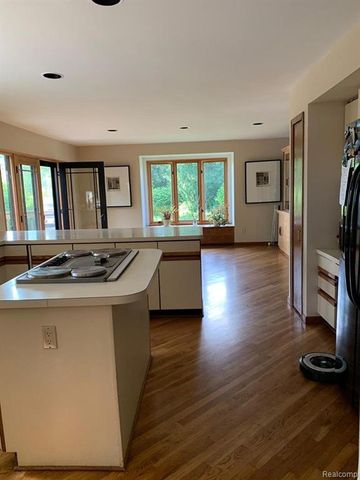 3266 Montmarte Circle, West Bloomfield, MI 48323