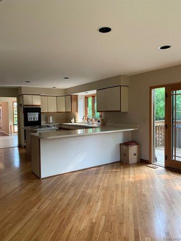 3266 Montmarte Circle, West Bloomfield, MI 48323