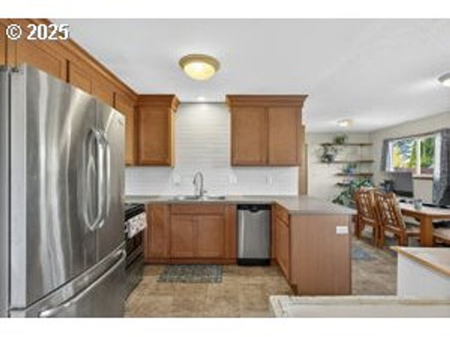 17113 Se MAIN St, Portland, OR 97233