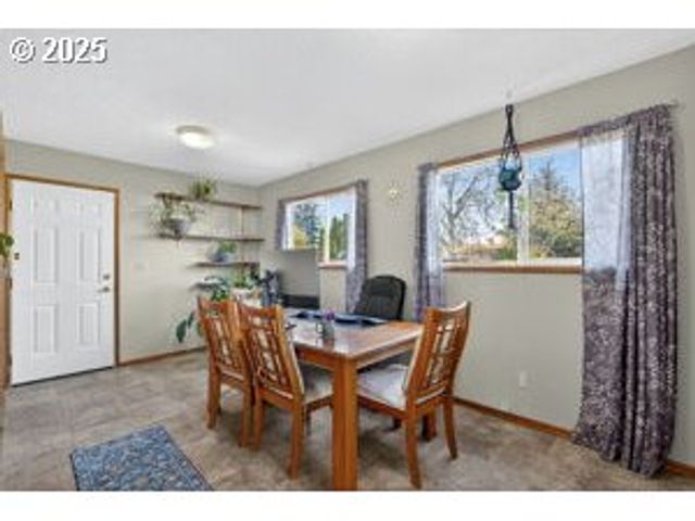 17113 Se MAIN St, Portland, OR 97233