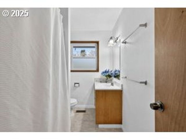 17113 Se MAIN St, Portland, OR 97233