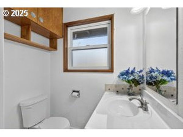 17113 Se MAIN St, Portland, OR 97233