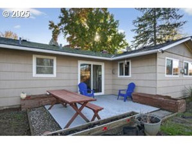 17113 Se MAIN St, Portland, OR 97233