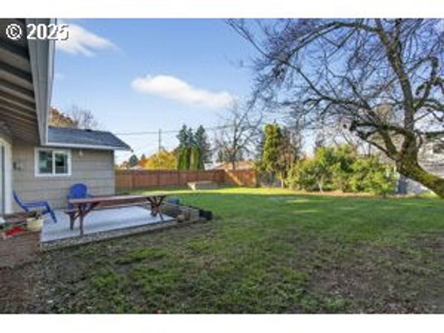 17113 Se MAIN St, Portland, OR 97233