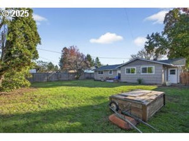 17113 Se MAIN St, Portland, OR 97233