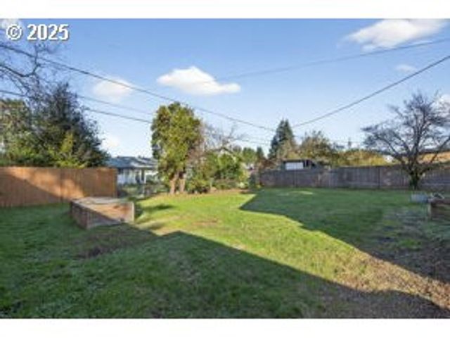 17113 Se MAIN St, Portland, OR 97233
