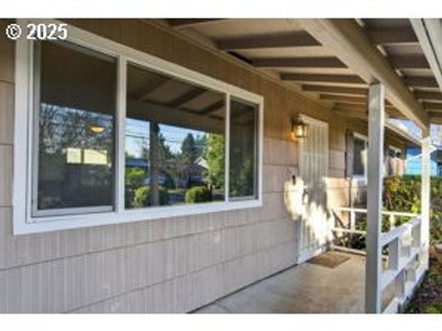 17113 Se MAIN St, Portland, OR 97233