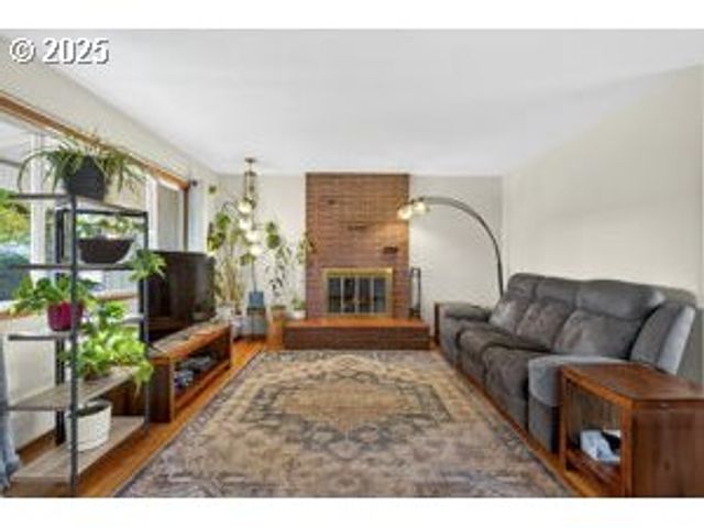 17113 Se MAIN St, Portland, OR 97233