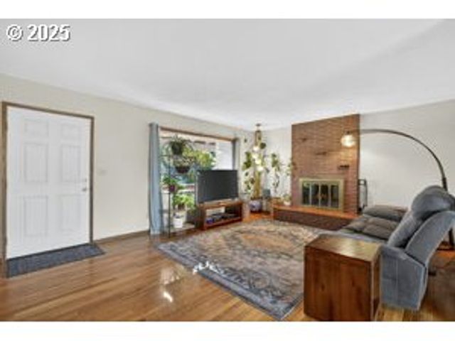 17113 Se MAIN St, Portland, OR 97233