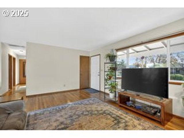 17113 Se MAIN St, Portland, OR 97233