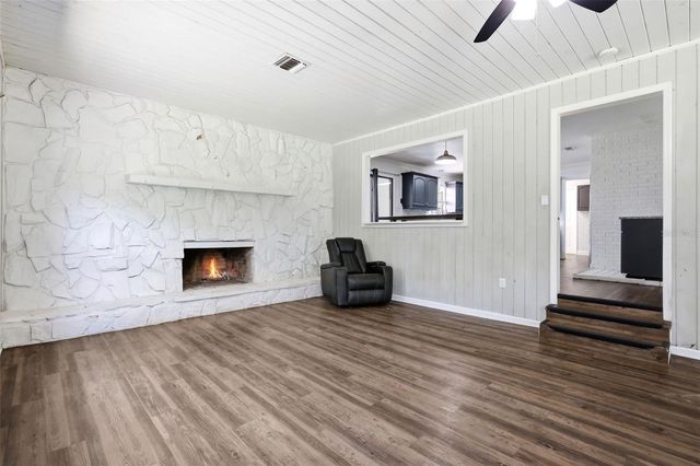 1095 S RIDGEWOOD AVENUE, Deland, FL 32720