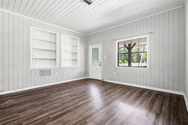 1095 S RIDGEWOOD AVENUE, Deland, FL 32720