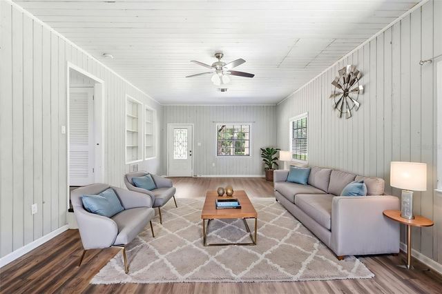 1095 S RIDGEWOOD AVENUE, Deland, FL 32720