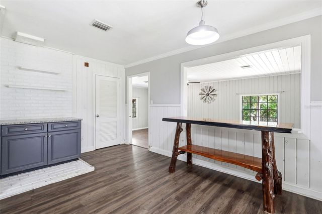 1095 S RIDGEWOOD AVENUE, Deland, FL 32720
