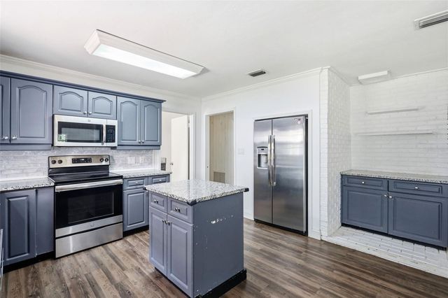 1095 S RIDGEWOOD AVENUE, Deland, FL 32720