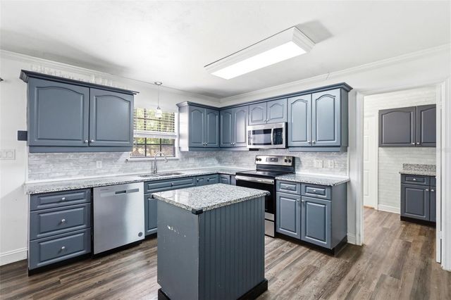 1095 S RIDGEWOOD AVENUE, Deland, FL 32720