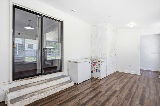 1095 S RIDGEWOOD AVENUE, Deland, FL 32720
