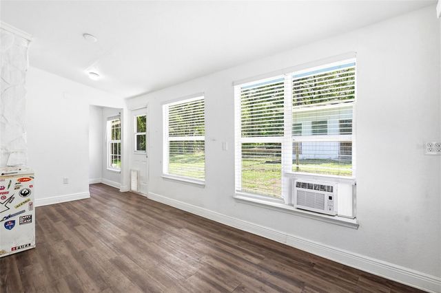 1095 S RIDGEWOOD AVENUE, Deland, FL 32720