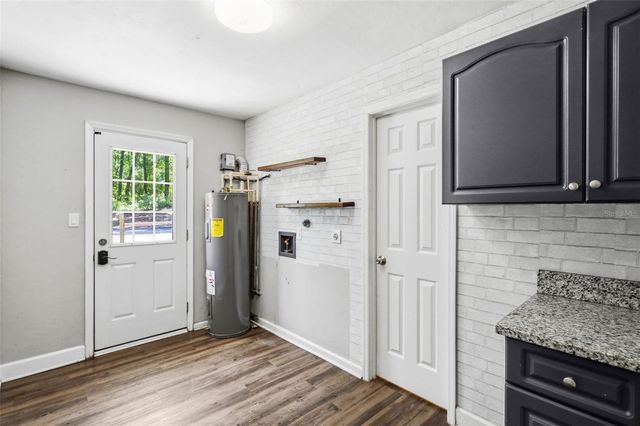 1095 S RIDGEWOOD AVENUE, Deland, FL 32720