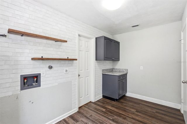 1095 S RIDGEWOOD AVENUE, Deland, FL 32720
