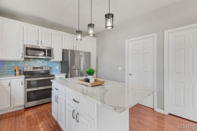 27 Savannah Hill Drive, St Peters, MO 63376