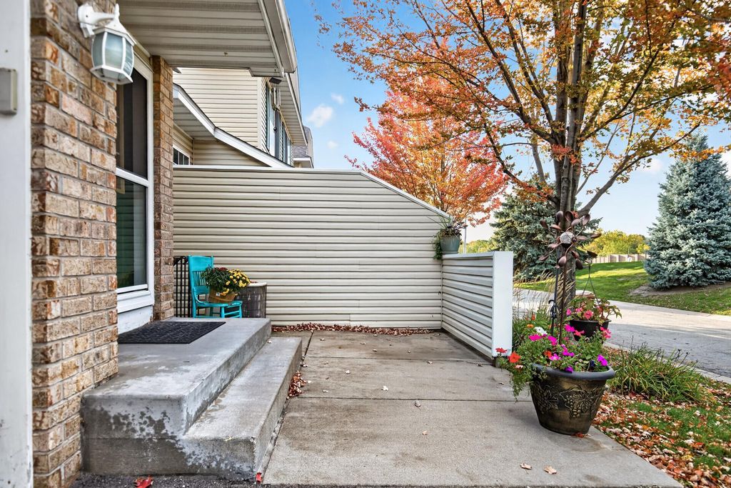 6203 Courtly Road D, Woodbury, MN 55125 — photo 2