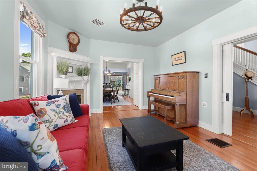 Image 4 of property listing at 7621 MELLOR AVE, Sykesville, MD 21784