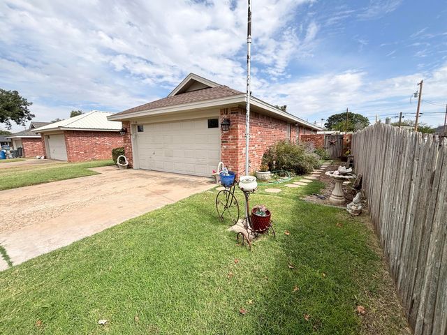 306 Avenue M, Abernathy, TX 79311