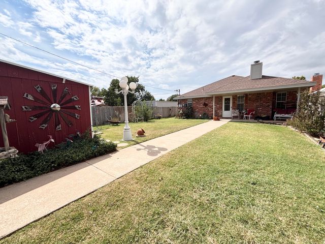 306 Avenue M, Abernathy, TX 79311