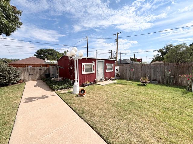 306 Avenue M, Abernathy, TX 79311