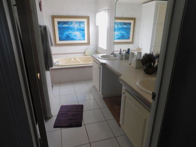 344 Tropical Isles Circle 12, Fort Pierce, FL 34982