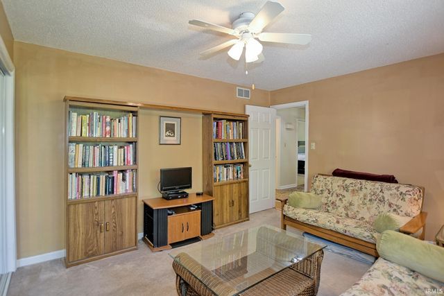 9908 Fischer Road, Evansville, IN 47720