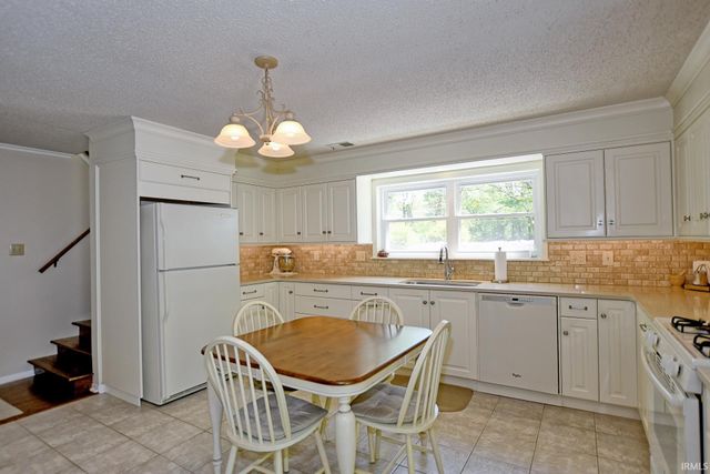 9908 Fischer Road, Evansville, IN 47720