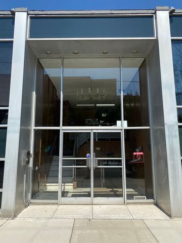 5765 N Lincoln Avenue 15, Chicago, IL 60659